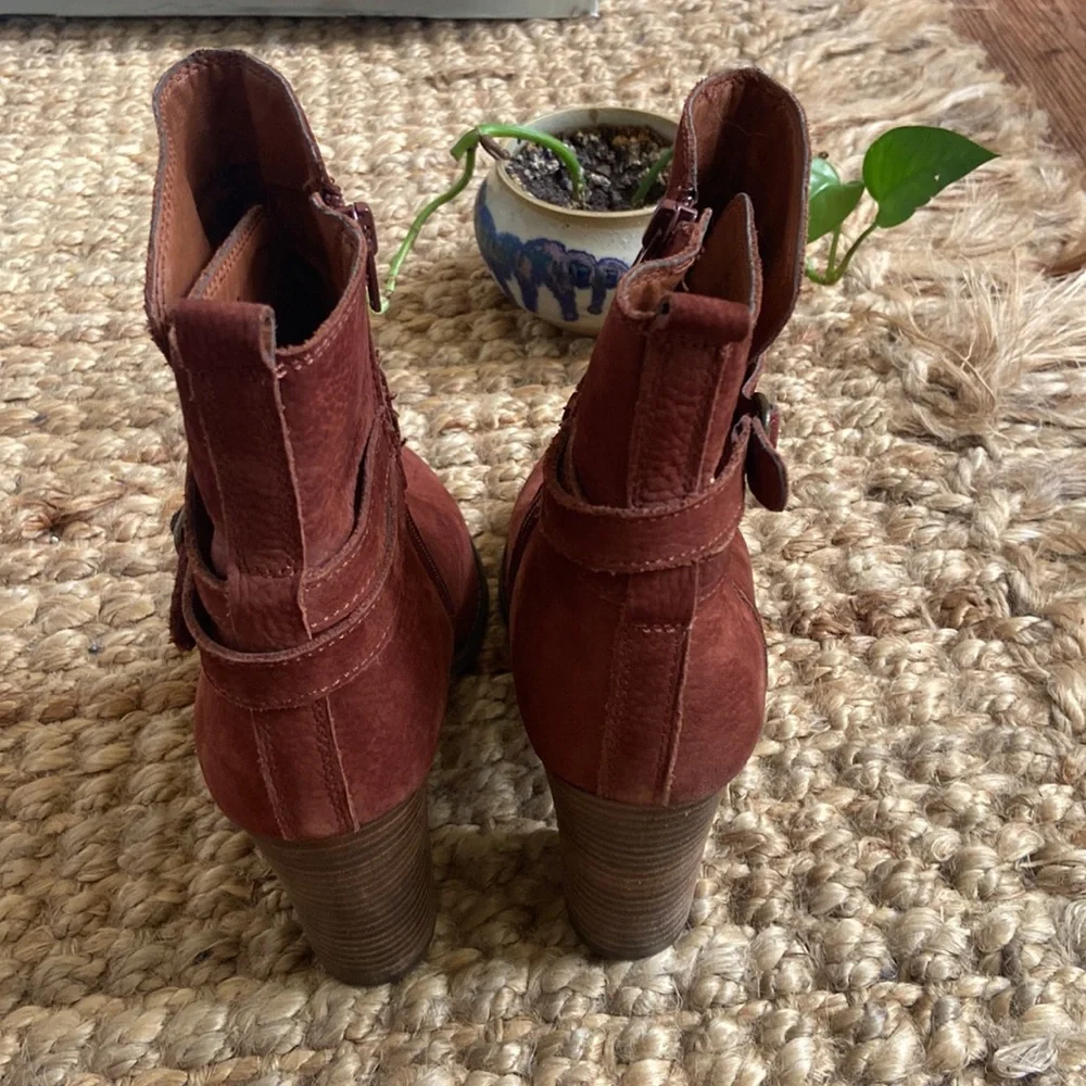 Lucky Brand rusty red suede booties - Picture 5 of 9